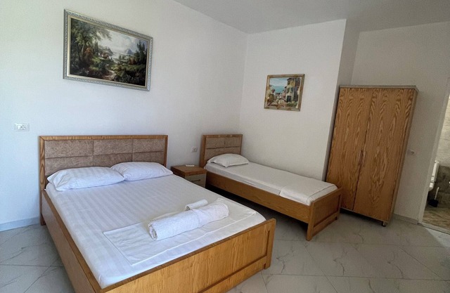 Olympia Triple Room – Cozy & Central Stay for 3 Guests