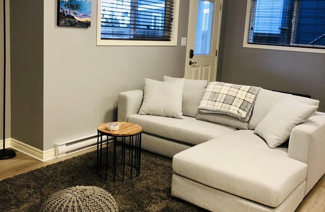 Olympic Views - Cozy Modern 2BR Suite