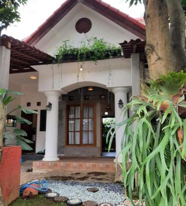OMAH LUMUT Malang, Best Family Villa 3 Bedrooms Free Pool Kolam Renang