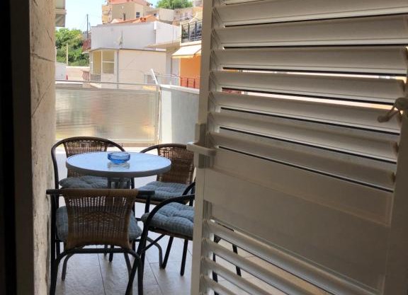 Omis - private Ensuite room with balcony - hotel style