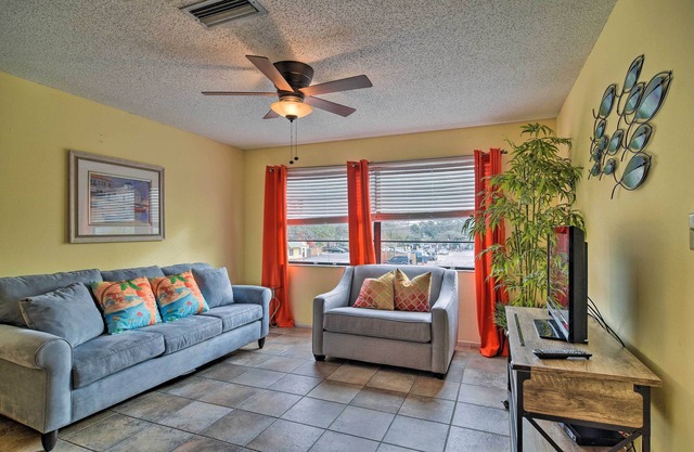 On-Site Beach Access: Walkable Gulf Coast Retreat