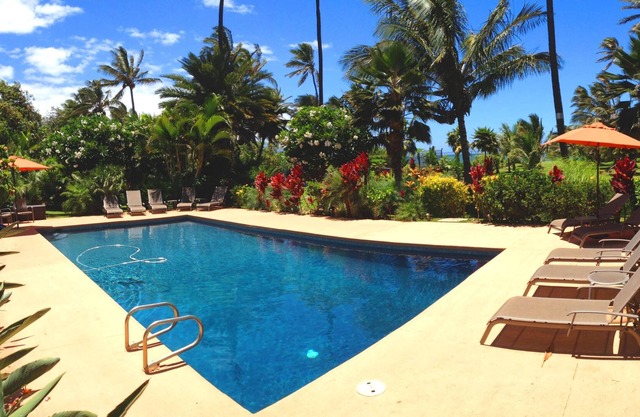 On the Beach! Luxury Private Villa 4bdrm, Pool, Maid service incl.
