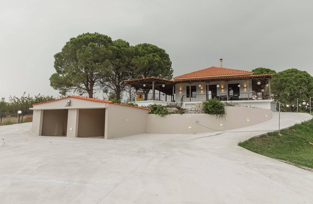 On the hill Residence for families,friends,couples