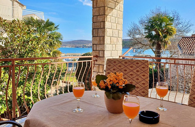 One-bedroom Apartment 70m from Sea