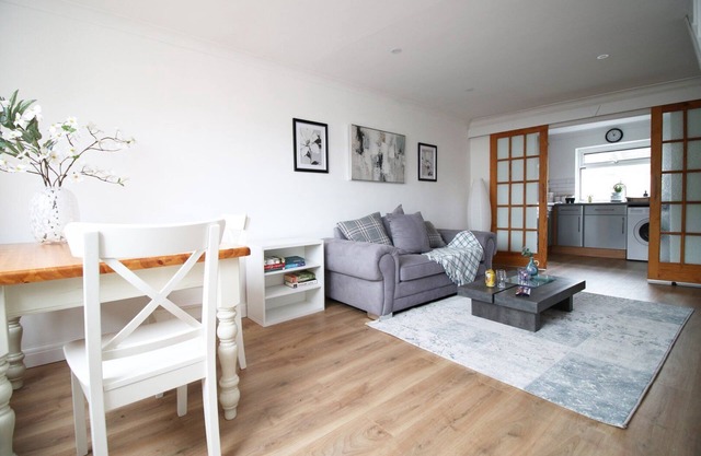 One Bedroom Apartment | Smart TV and WiFi