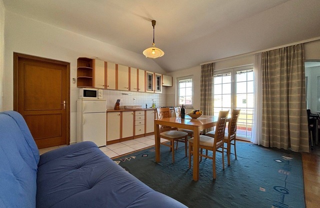 One bedroom apartment with terrace and sea view Kukljica, Ugljan (A-24795-a)