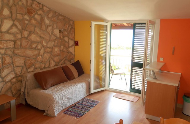 One bedroom apartment with balcony and sea view Lovište, Pelješac (A-10197-d)
