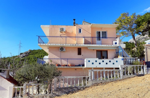 One bedroom apartment with balcony and sea view Makarska (A-18145-a)
