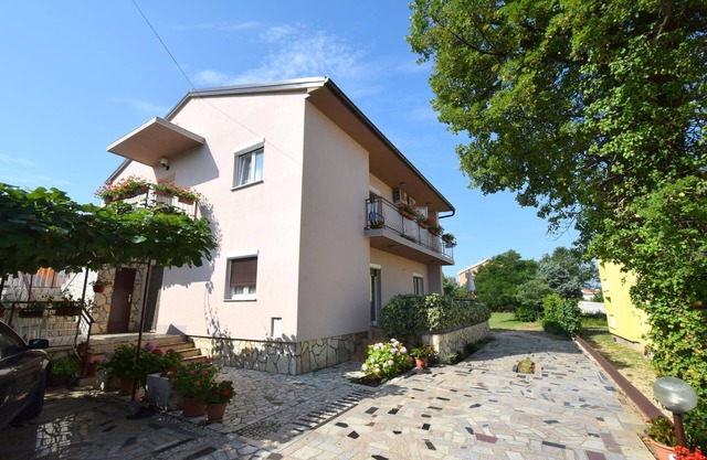 One bedroom apartment with balcony and sea view Malinska, Krk (A-19381-a)