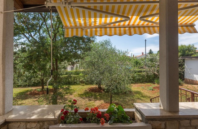 One bedroom apartment with terrace Kukci, Poreč (A-7166-b)