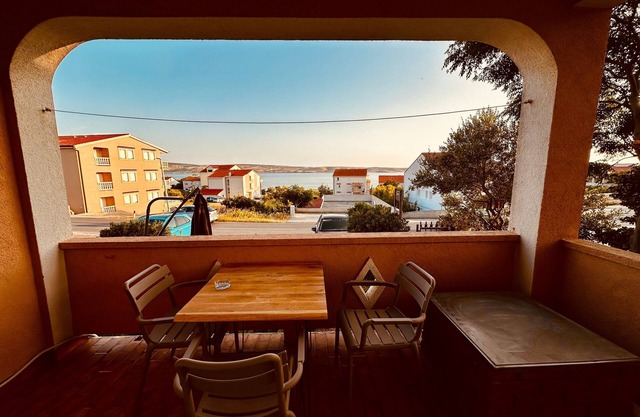 One bedroom apartment with terrace and sea view Vidalići, Pag (A-24330-b)