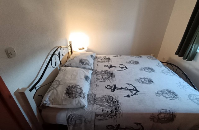 One bedroom apartment with balcony and sea view Posedarje, Novigrad (A-6190-b)