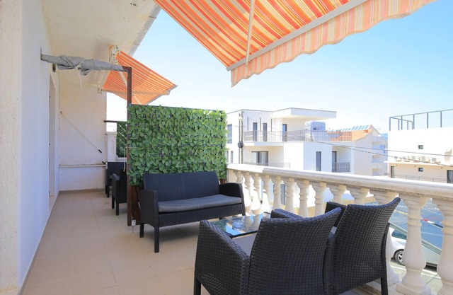 One bedroom apartment with terrace and sea view Slatine, Čiovo (A-16131-b)