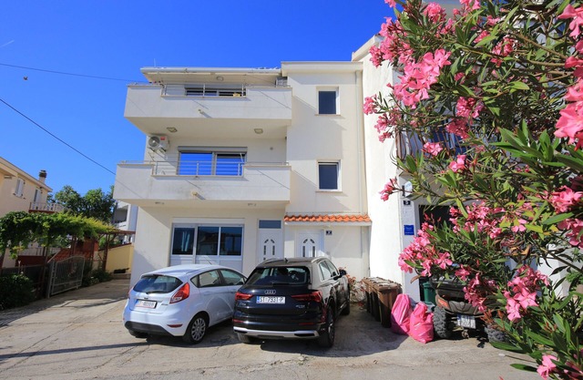 One bedroom apartment with balcony and sea view Slatine, Čiovo (A-24266-d)