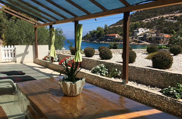 One bedroom apartment near beach Cove Prapratna - Prapatna, Hvar (A-5704-e)