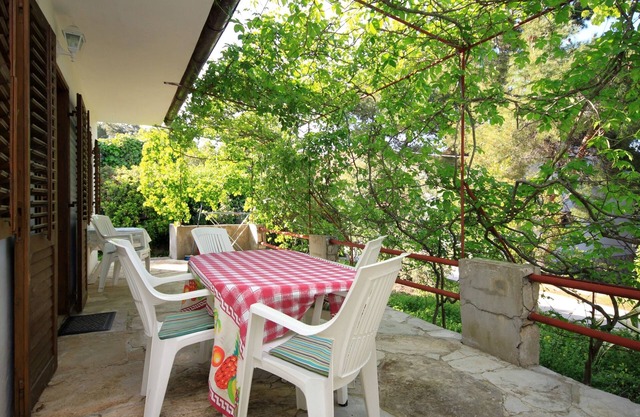 One bedroom apartment near beach Mudri Dolac, Hvar (A-118-b)