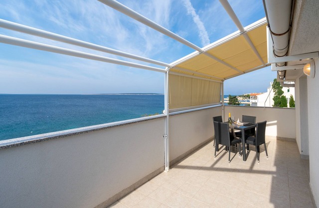 One bedroom apartment near beach Mandre, Pag (A-4093-b)