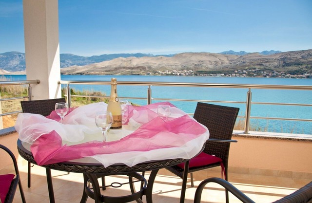 One bedroom apartment near beach Pag (A-9201-b)