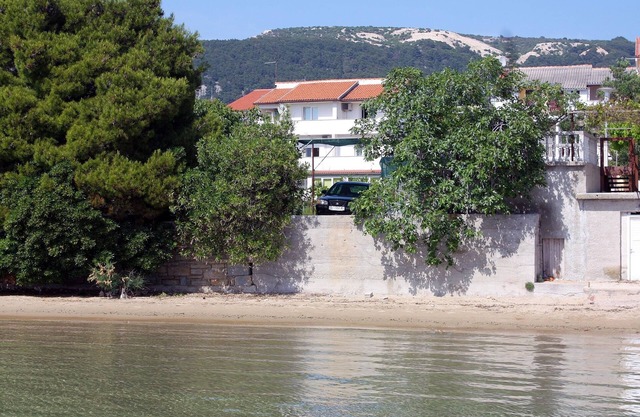 One bedroom apartment near beach Banjol, Rab (A-2008-a)