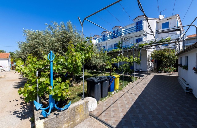 One bedroom apartment with balcony and sea view Sućuraj, Hvar (A-3589-d)