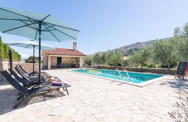 One bedroom apartment with terrace Jurandvor, Krk (A-24113-a)