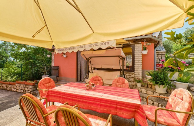 One bedroom apartment with terrace Ćunski, Lošinj (A-7867-c)