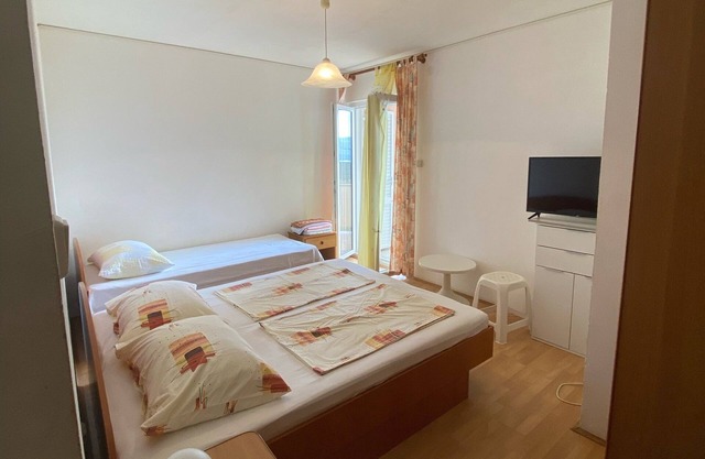 One bedroom apartment with balcony and sea view Lopar, Rab (A-23747-c)