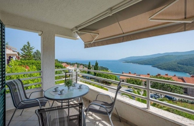 One bedroom apartment with terrace and sea view Rabac, Labin (A-16022-b)