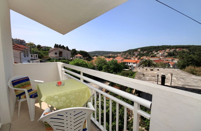 One bedroom apartment with balcony Jelsa, Hvar (A-196-c)
