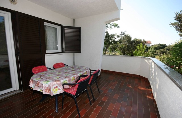 One bedroom apartment with terrace Mandre, Pag (A-6515-a)