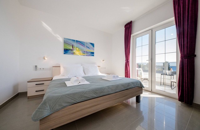 One bedroom apartment with balcony and sea view Banjol, Rab (A-21635-c)