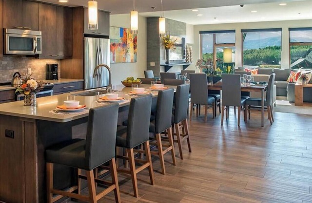 ONE BEDROOM "BRECK": True ski-in/ski-out directly on peak 8 lifts, ski-school!