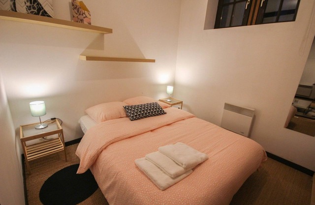 One bedroom equipped in Old Lille