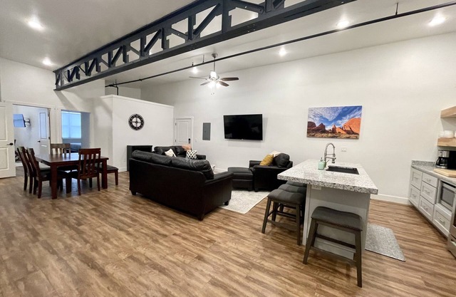 One block to Moab shops and restaurants closest condos to downtown