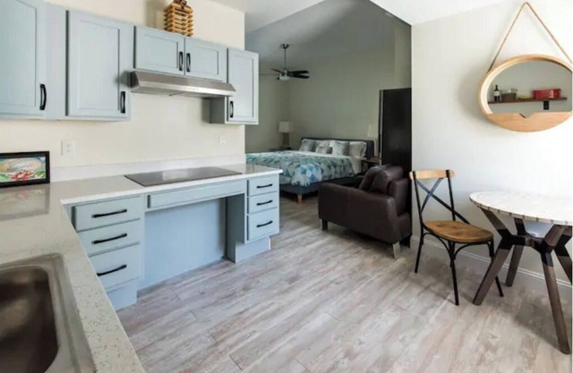 One Minute Walk to Dock Square! Best Location!