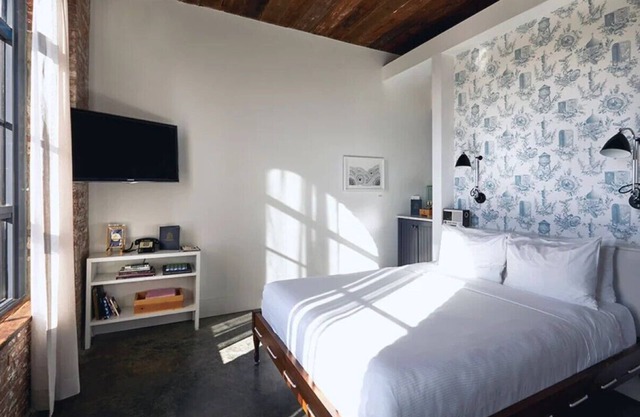 Open Layout Studio l Wythe Hotel l King Bed & Local Feel