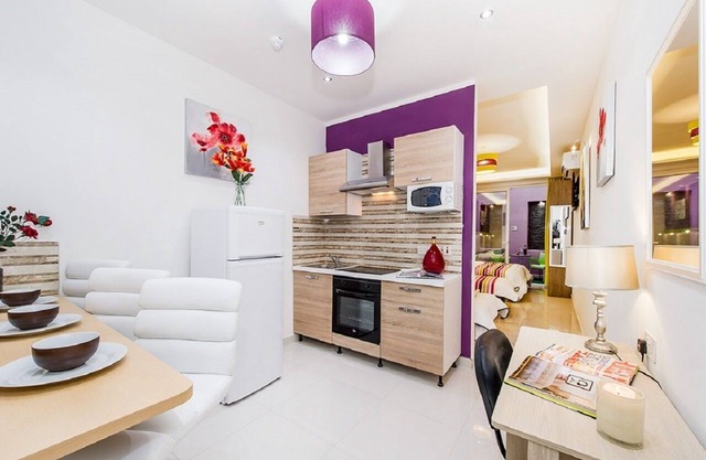 Orange 1: Studio Apartment in St. Julian's