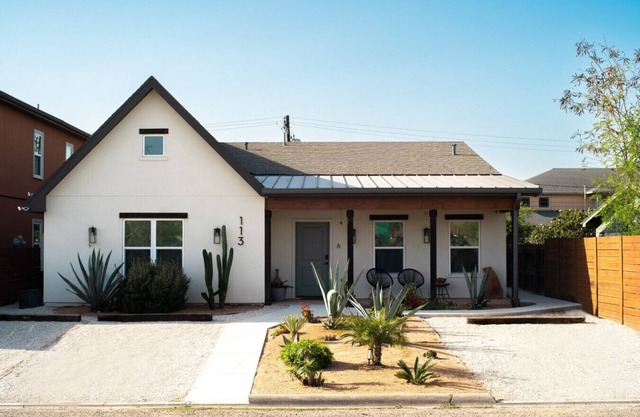 Orion C: Heated Pool, Desk, Kitchen