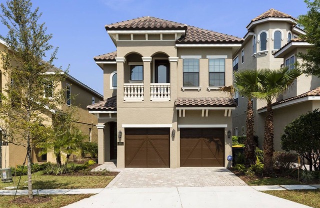 ORLANDO THEME HOME: EVERY ROOM IS A NEW ADVENTURE! WATERFRONT IN REUNION RESORT.