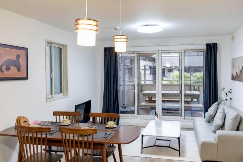 Osaka Purestay 5 rooms 2 parking spaces two balconies 8-11 人 Wi-Fi 玉出西 天下茶屋 心斎橋 道頓堀 近い 一 戸建