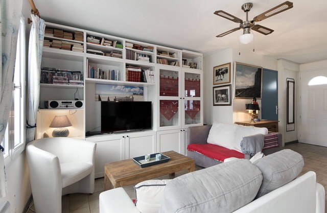 OSTREANE-in-Ré * 2 steps from the beach, open all year round.