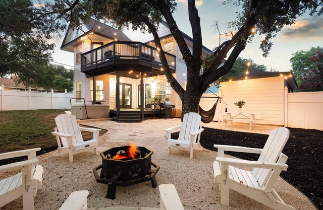 OUTDOOR PARADISE with HOT TUB and PLAYROOM