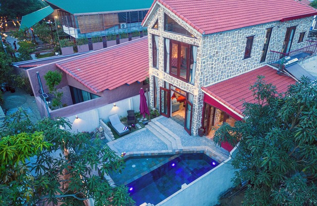 Outstanding 3BR villa at 50 m away from the white-sand of Hoi An beach.