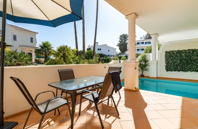 Outstanding one bedroom apart with heated private pool in Vale do Lobo
