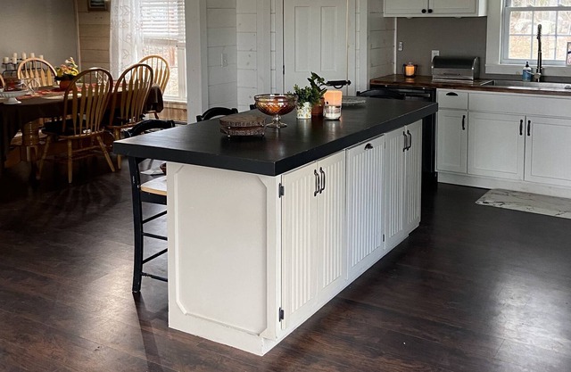 Over Andover Getaway! | 3.5 Bedrooms| Mountain View