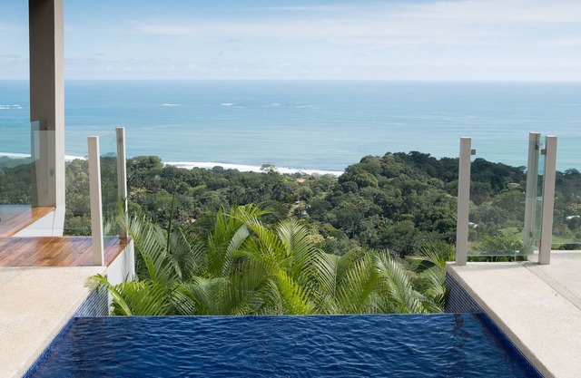 OVERHANG above ocean & Jungle HR1-5min to Beach, very private-concierge-security