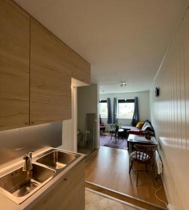 Overnatting Kjøllefjord, Hybelleilighet med kjøkkenkrok og eget bad