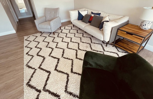 Oversized One Bedroom Condo in the Heart Of WeHo