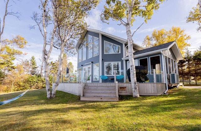 Owl's Landing on Covehead Bay