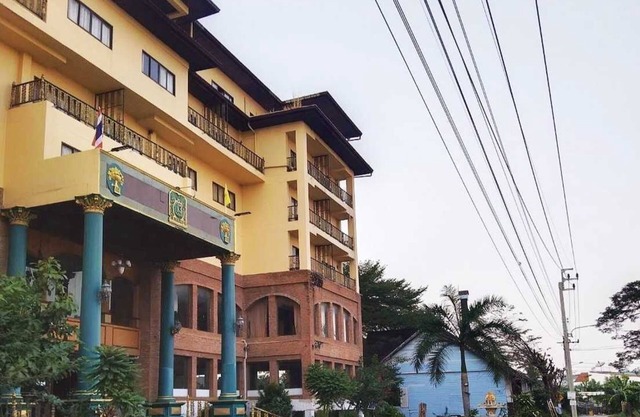 OYO 75466 13 Coins Bang Yai Hotel